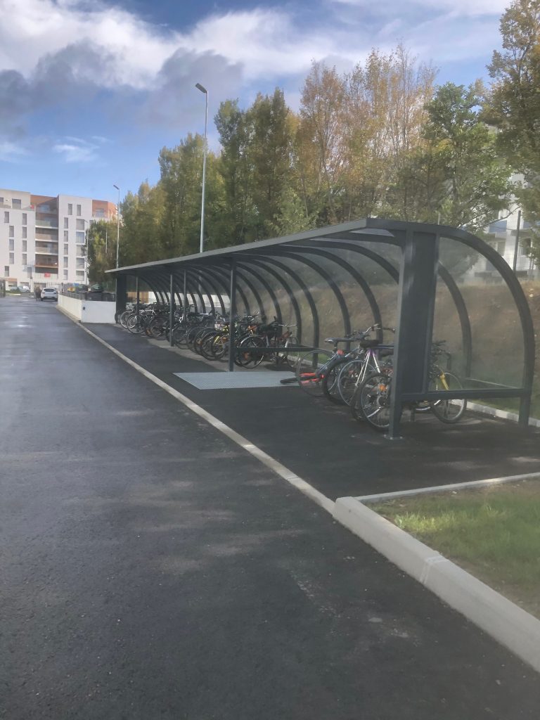 Parking vélos couvert